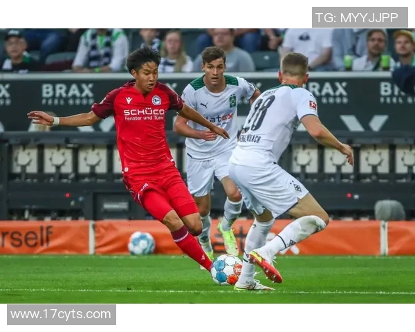 比勒菲尔德迎战门兴双方全力争胜展现足球魅力与激情 比勒菲尔德迎战门兴双方全力争胜展现足球魅力与激情