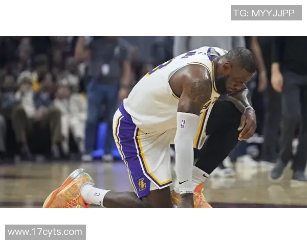 詹姆斯在勇士对骑士的比赛中上演惊天爆扣引发全场沸腾 詹姆斯在勇士对骑士的比赛中上演惊天爆扣引发全场沸腾